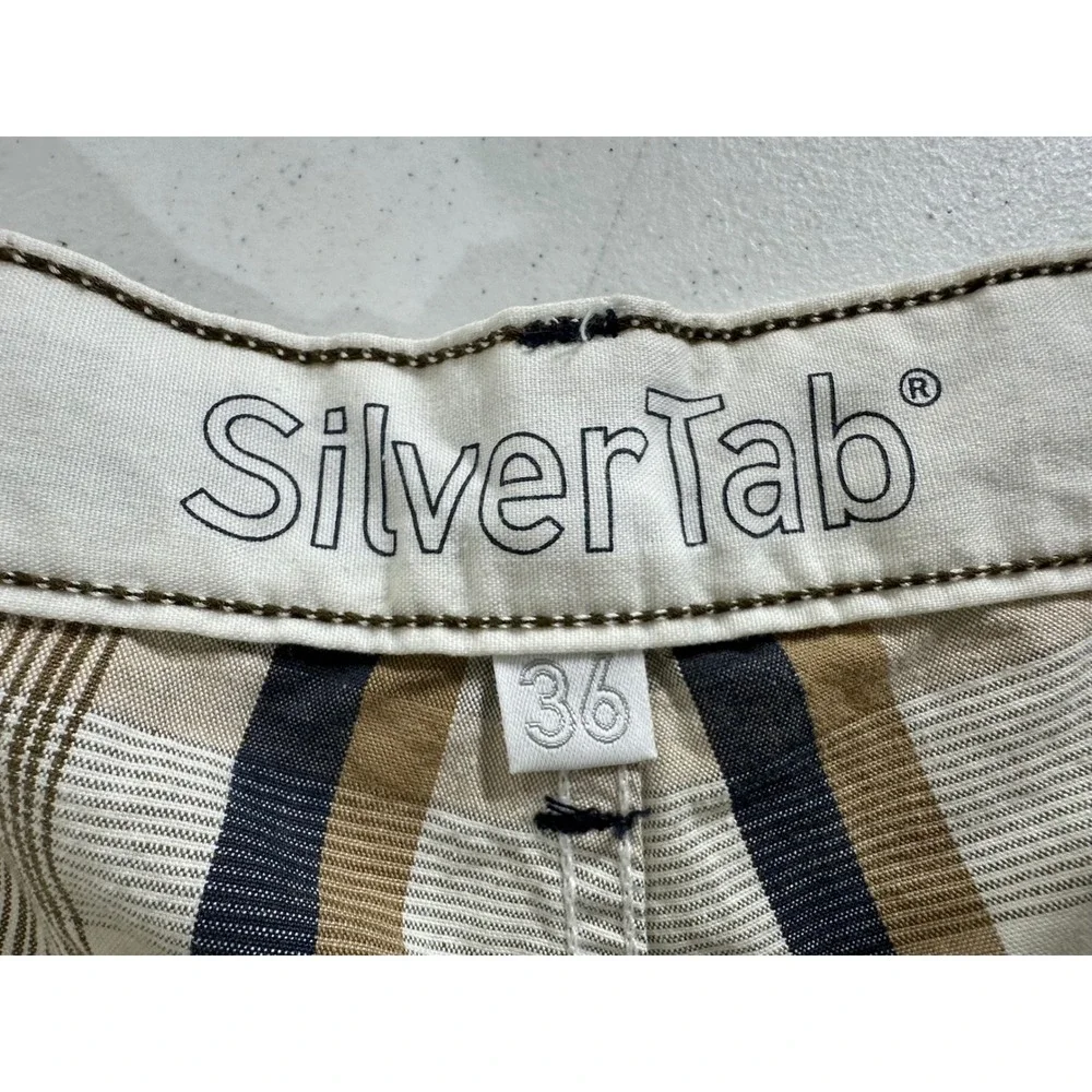 Levis SilverTab Relaxed Straight Fit Cargo Shorts Size 36x12 Brown Plaid NOS NWT
